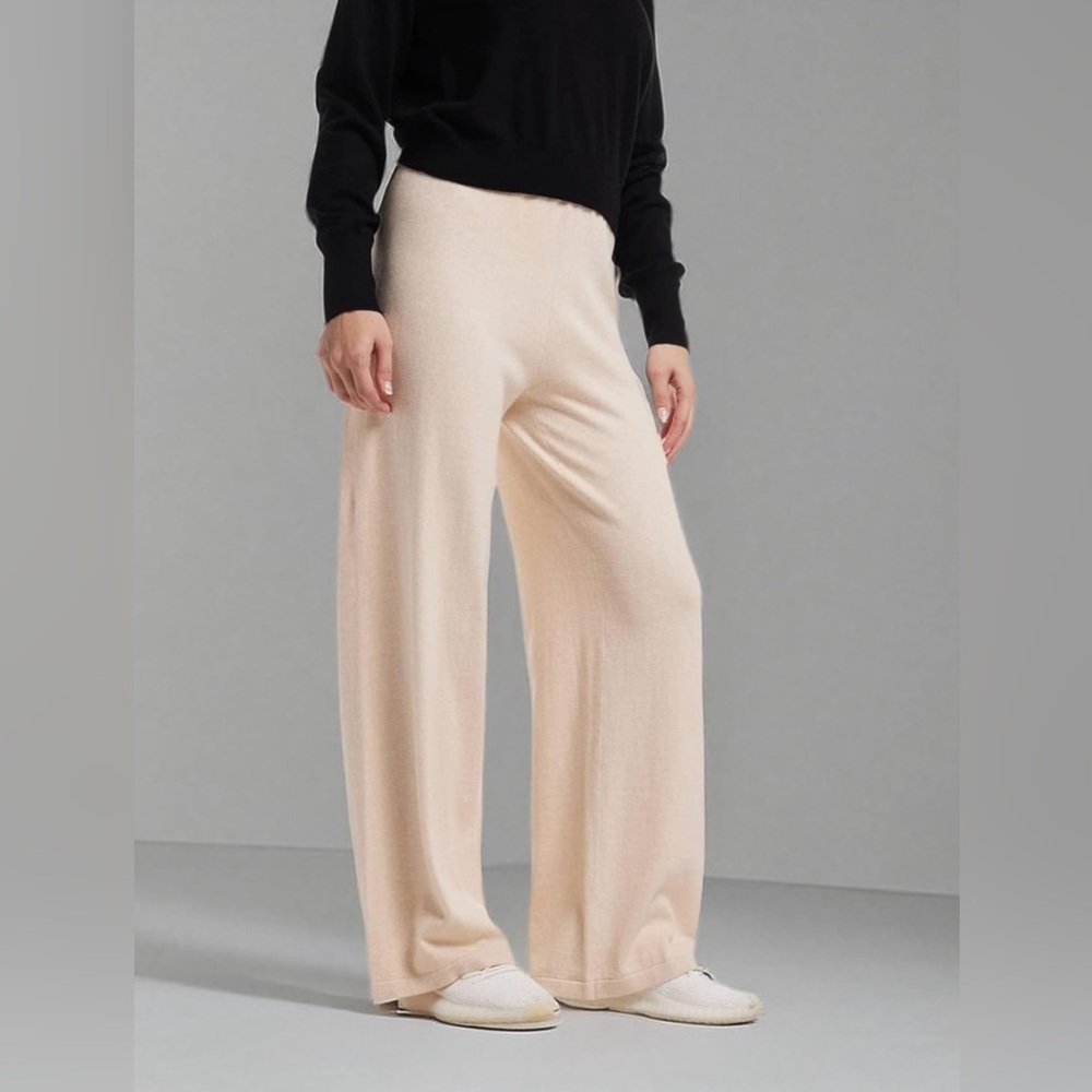Elegant Cream Wide Leg Pants Pretty Paired with your FAVORITE SWEATER 🎄